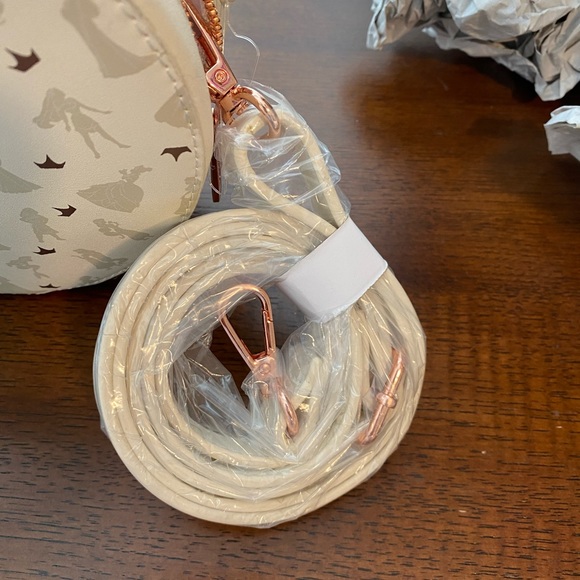 Disney NWT Loungefly Purse - Picture 5 of 8